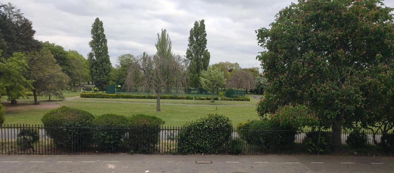 Jewel Of Barking London Villa Ngoại thất bức ảnh